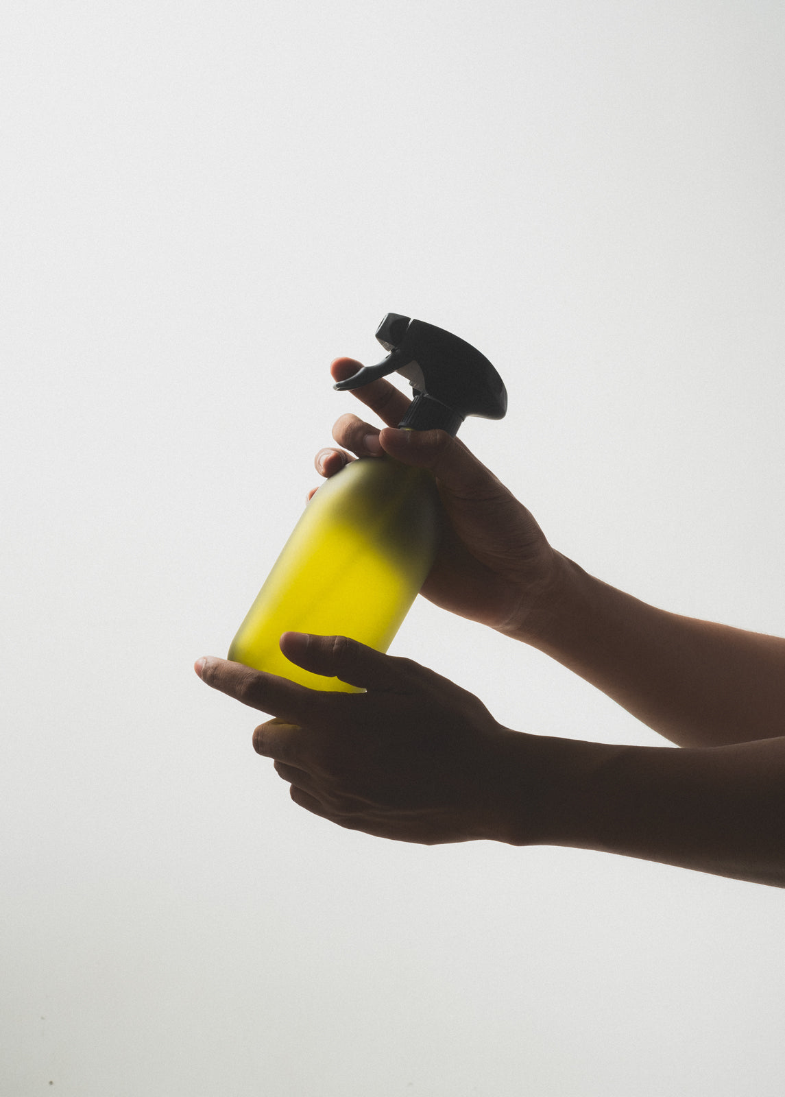 Refillable Glass Spray Bottle — Green